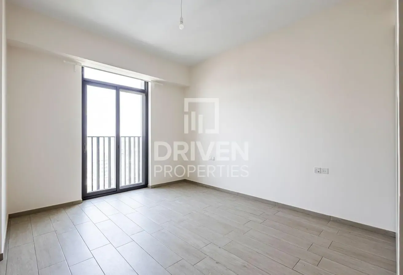 Park View | Bright and Spacious | Mid Floor