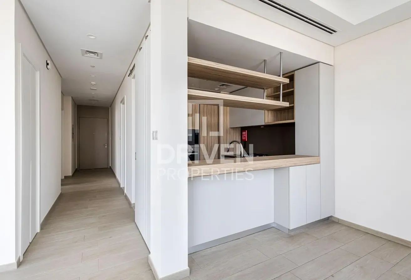 Park View | Bright and Spacious | Mid Floor