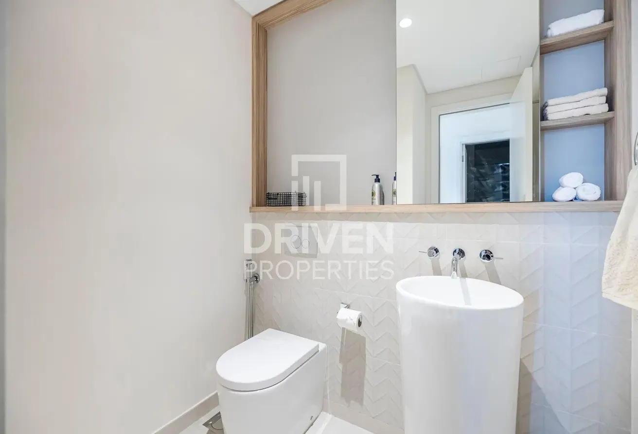 Park View | Bright and Spacious | Mid Floor