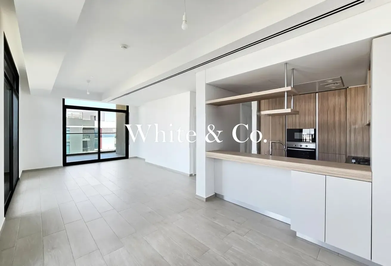 Corner Unit+Balcony | Park View |Spacious