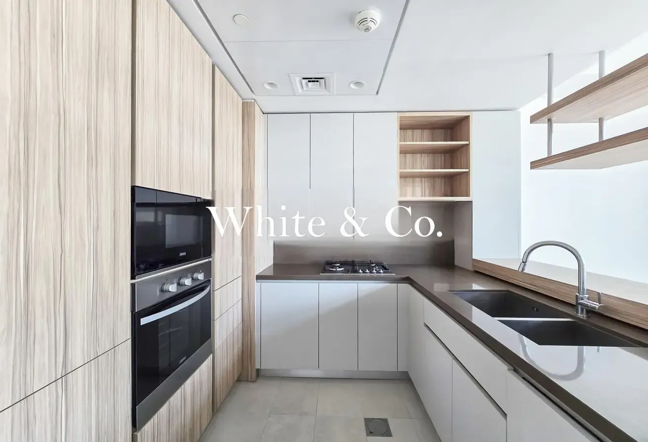 Corner Unit+Balcony | Park View |Spacious
