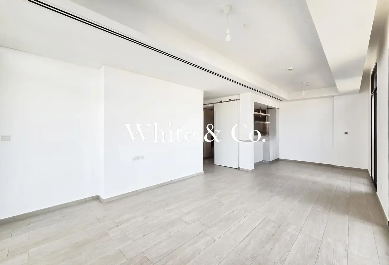 Corner Unit+Balcony | Park View |Spacious