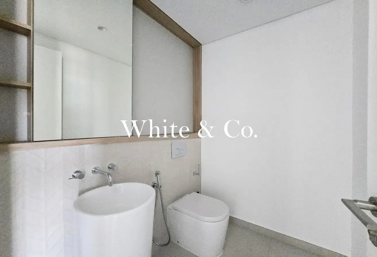 Corner Unit+Balcony | Park View |Spacious