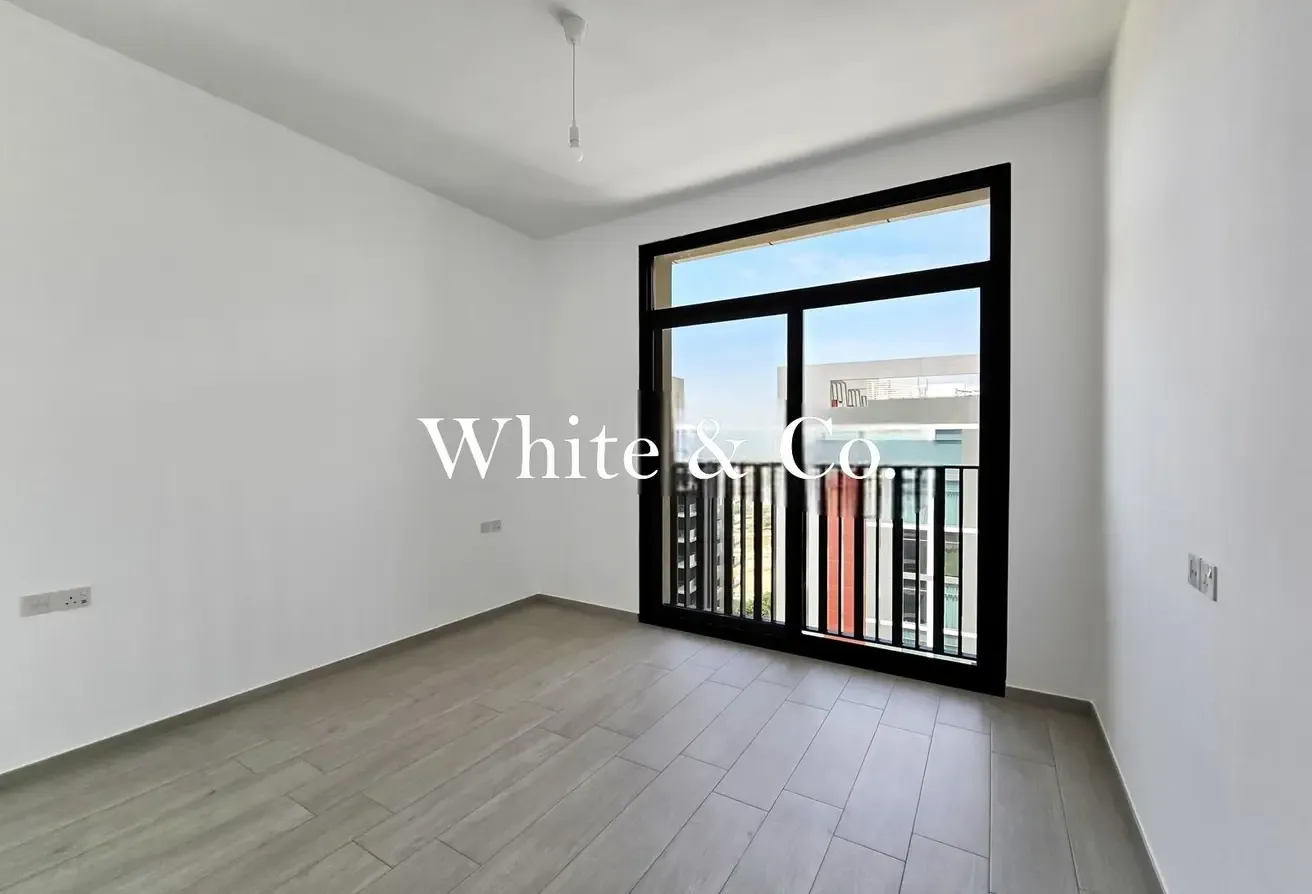 Corner Unit+Balcony | Park View |Spacious