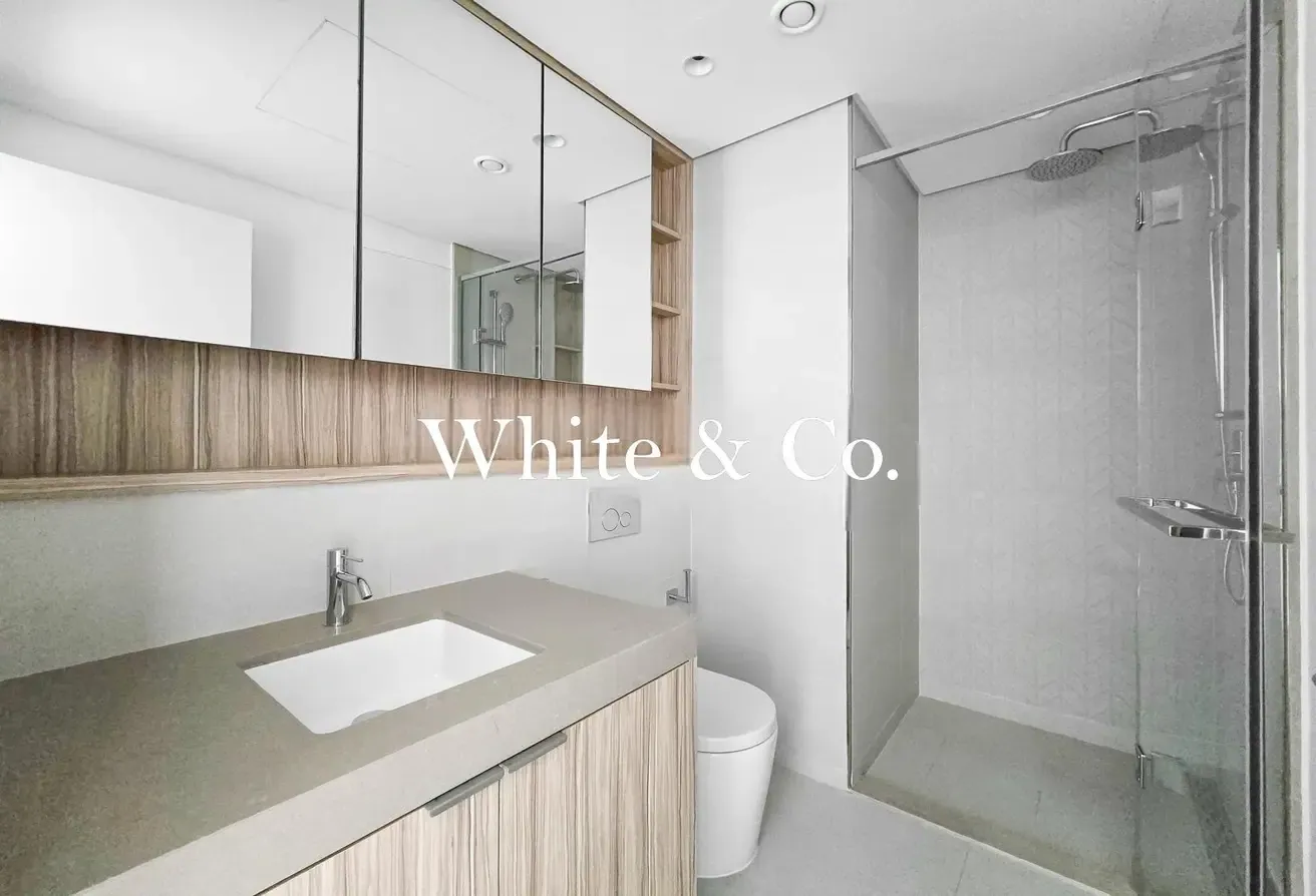 Corner Unit+Balcony | Park View |Spacious