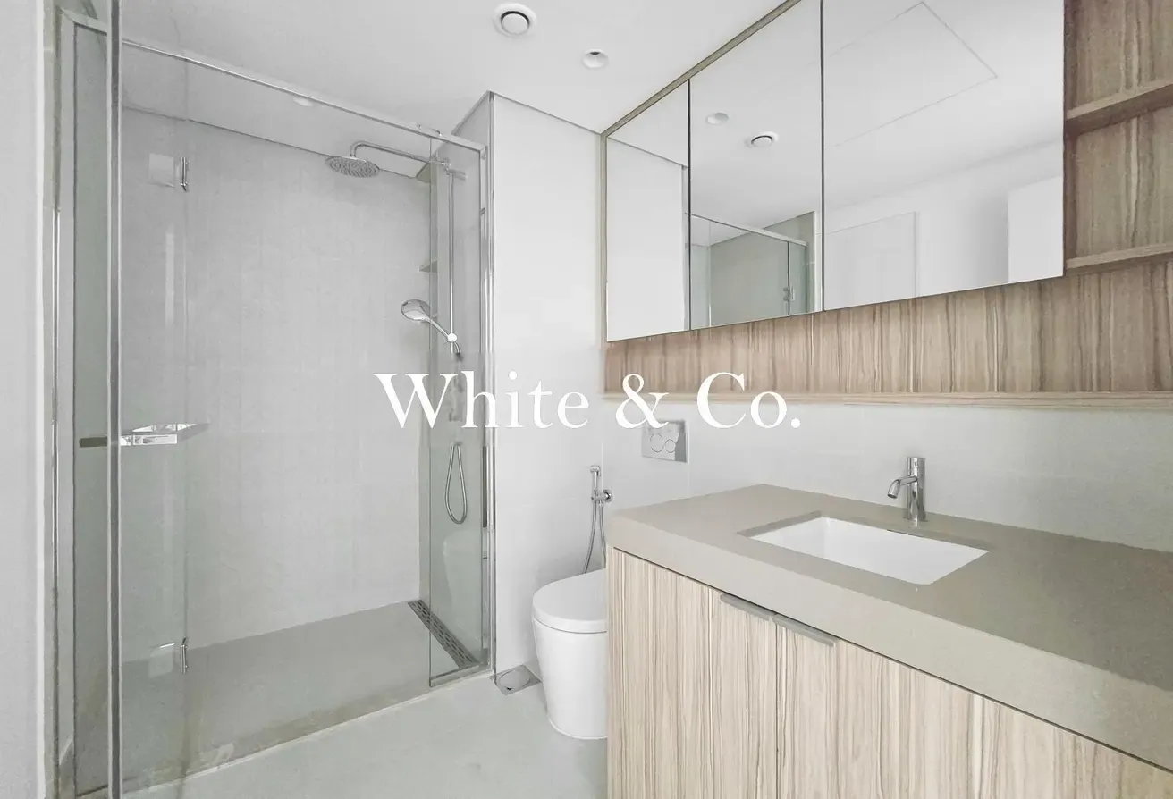 Corner Unit+Balcony | Park View |Spacious