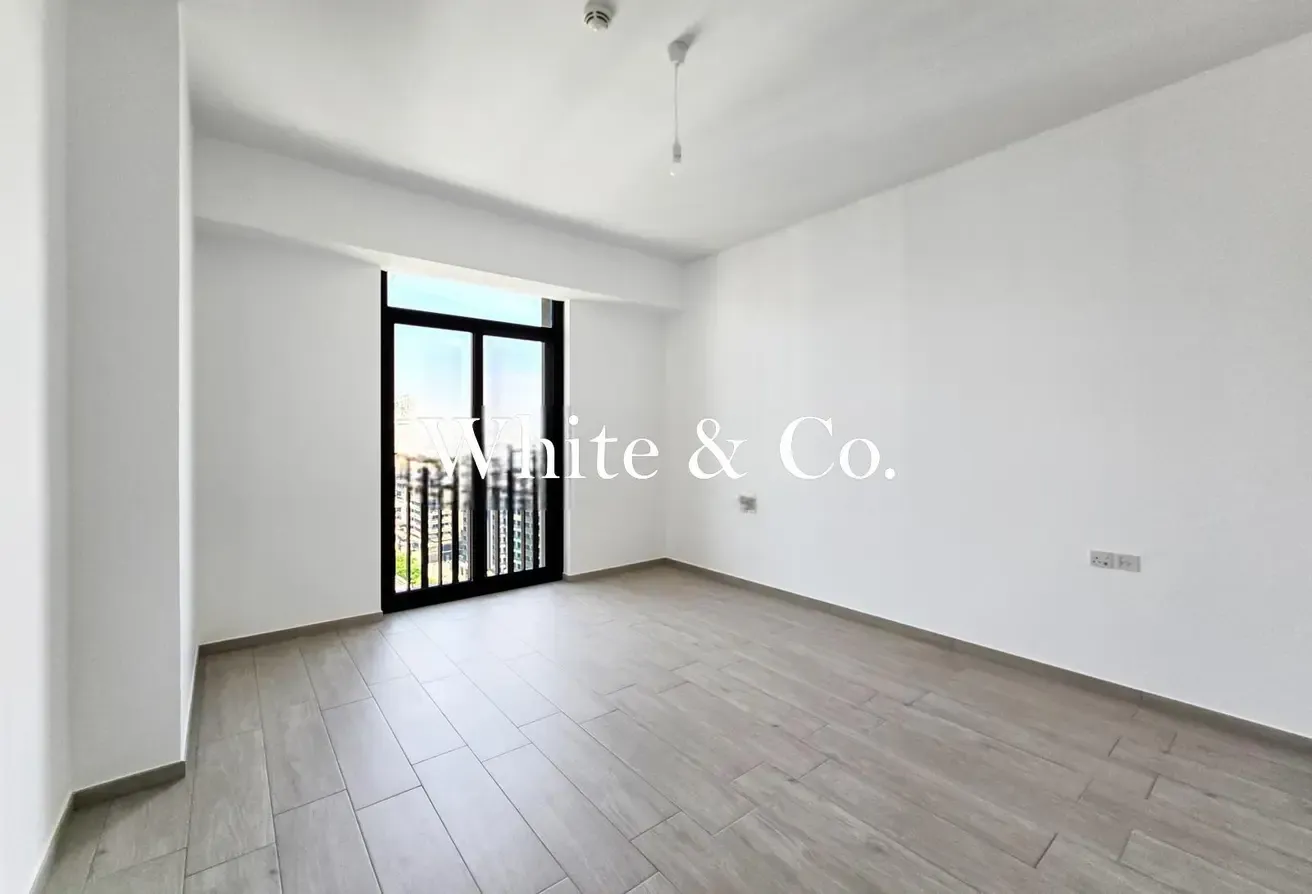 Corner Unit+Balcony | Park View |Spacious