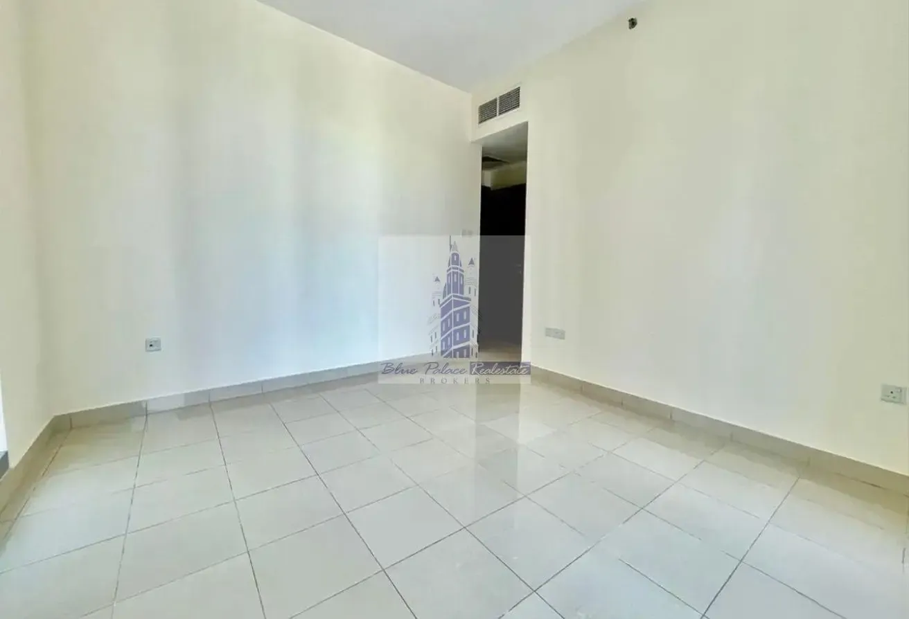 STANDPOINT T1  |  ONE BEDROOM  |  OPERA VIEW