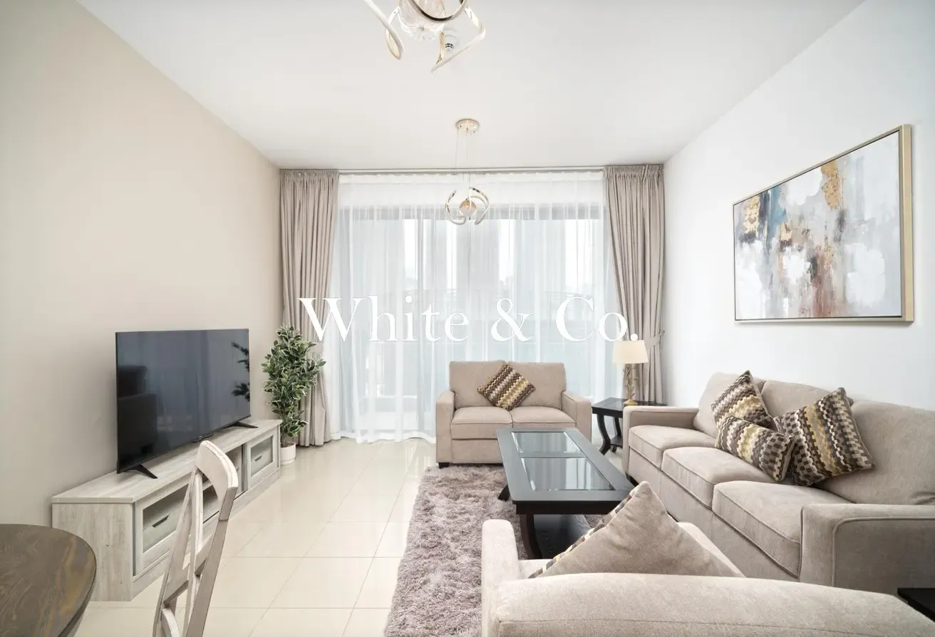 Bright | Well Maintained | Opera District