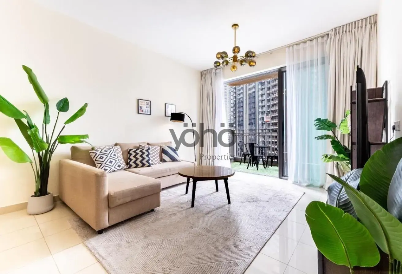 FULLY FURNISHED | FOUNTAIN VIEW | SPACIOUS