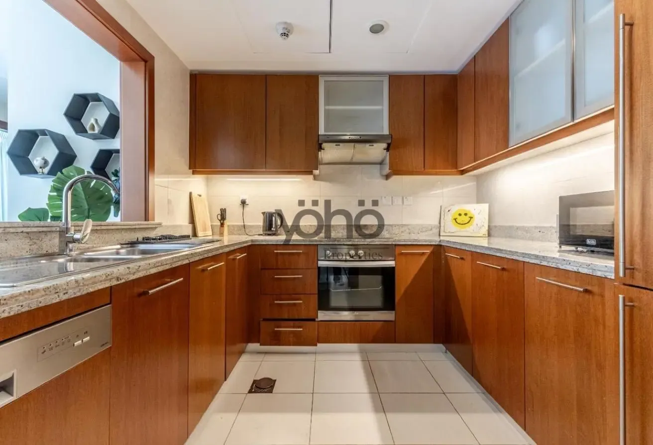 FULLY FURNISHED | FOUNTAIN VIEW | SPACIOUS