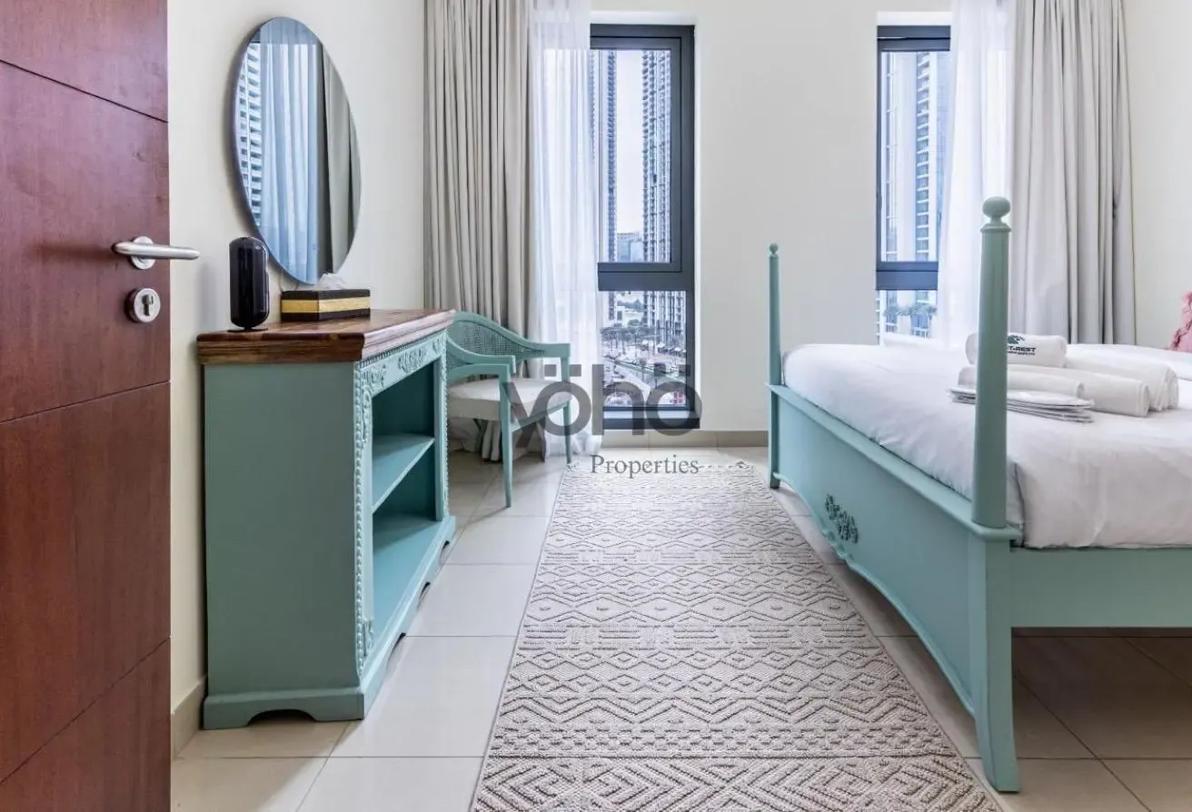 FULLY FURNISHED | FOUNTAIN VIEW | SPACIOUS