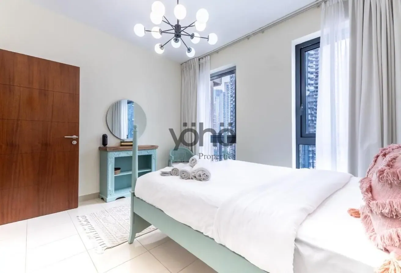 FULLY FURNISHED | FOUNTAIN VIEW | SPACIOUS