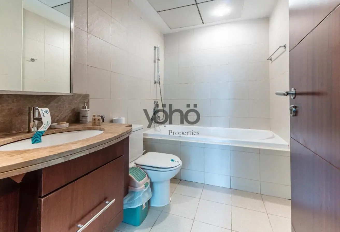 FULLY FURNISHED | FOUNTAIN VIEW | SPACIOUS