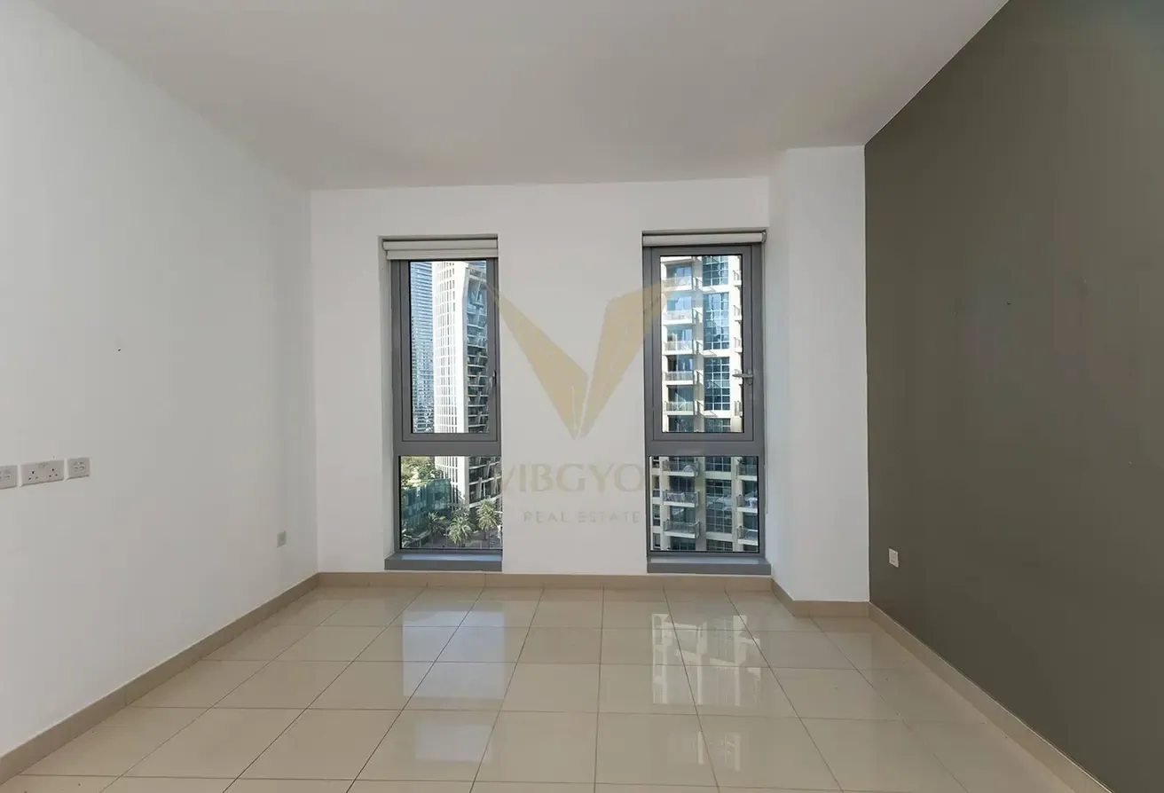 Vacant 1BR Apartment | Pool - Boulevard View
