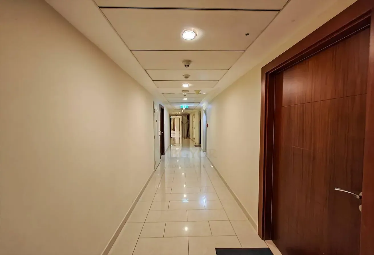 Vacant 1BR Apartment | Pool - Boulevard View