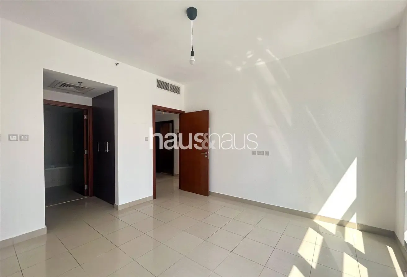 Vacant On Transfer | Fountain Views | EMAAR