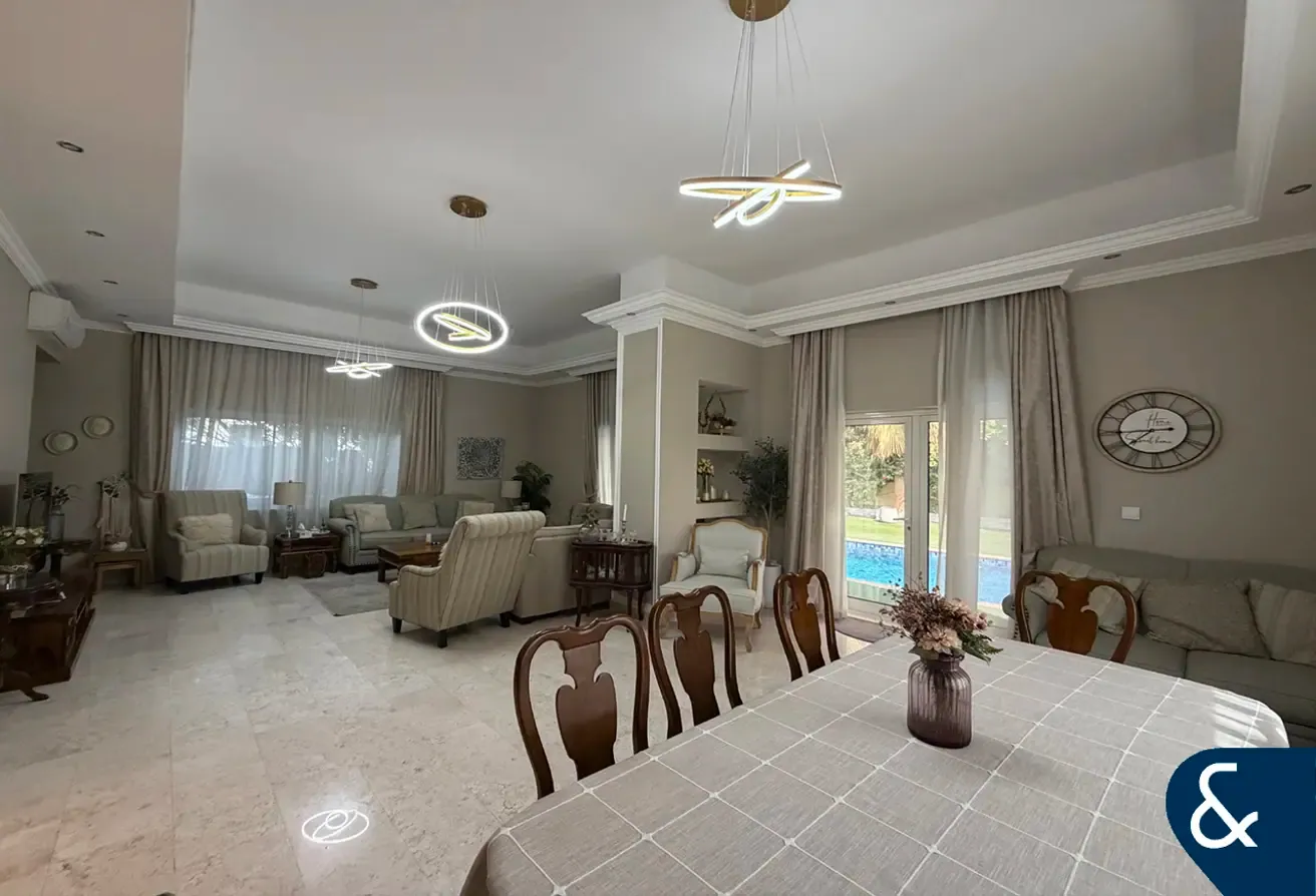Spacious | 5 Beds + Pool | In Quite Courtyard