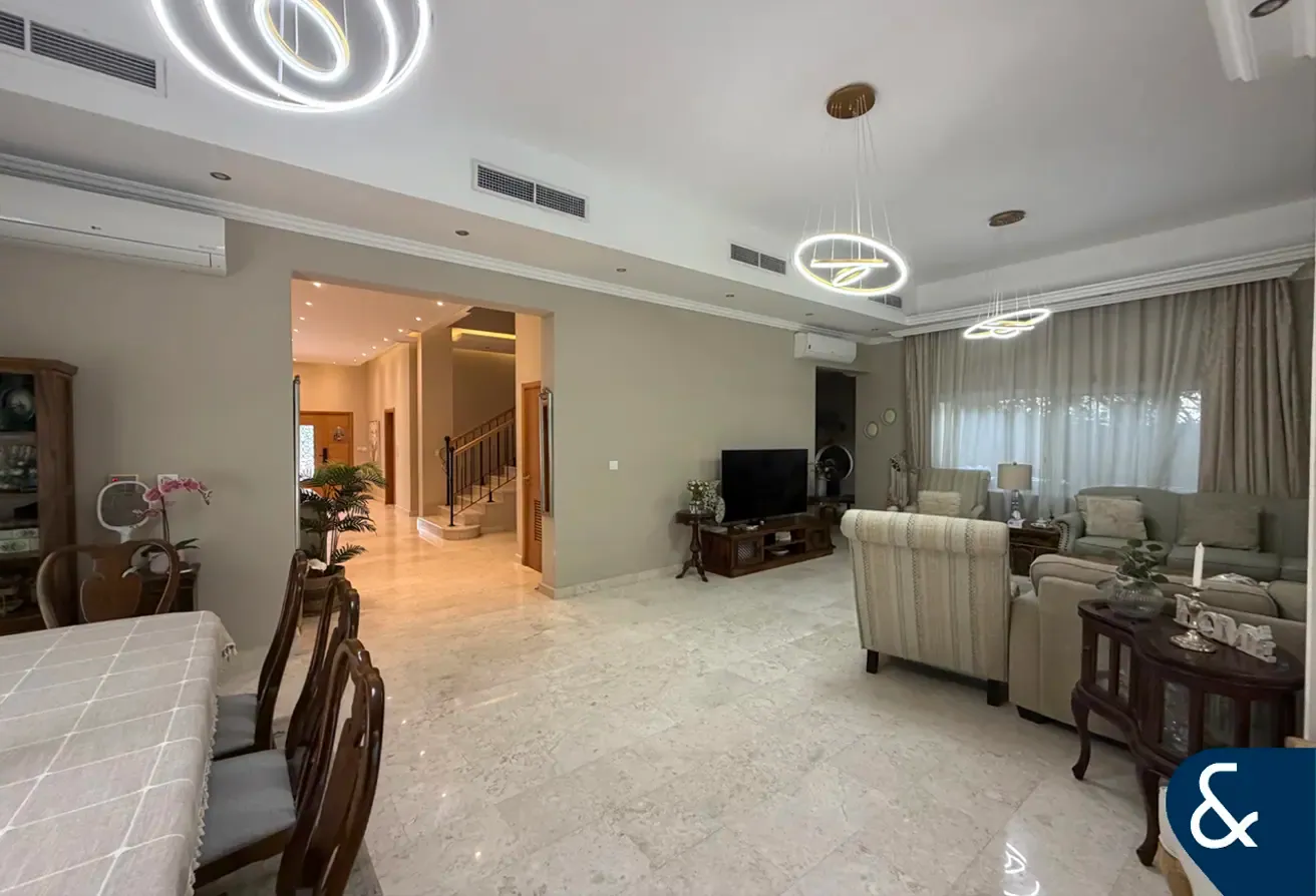 Spacious | 5 Beds + Pool | In Quite Courtyard