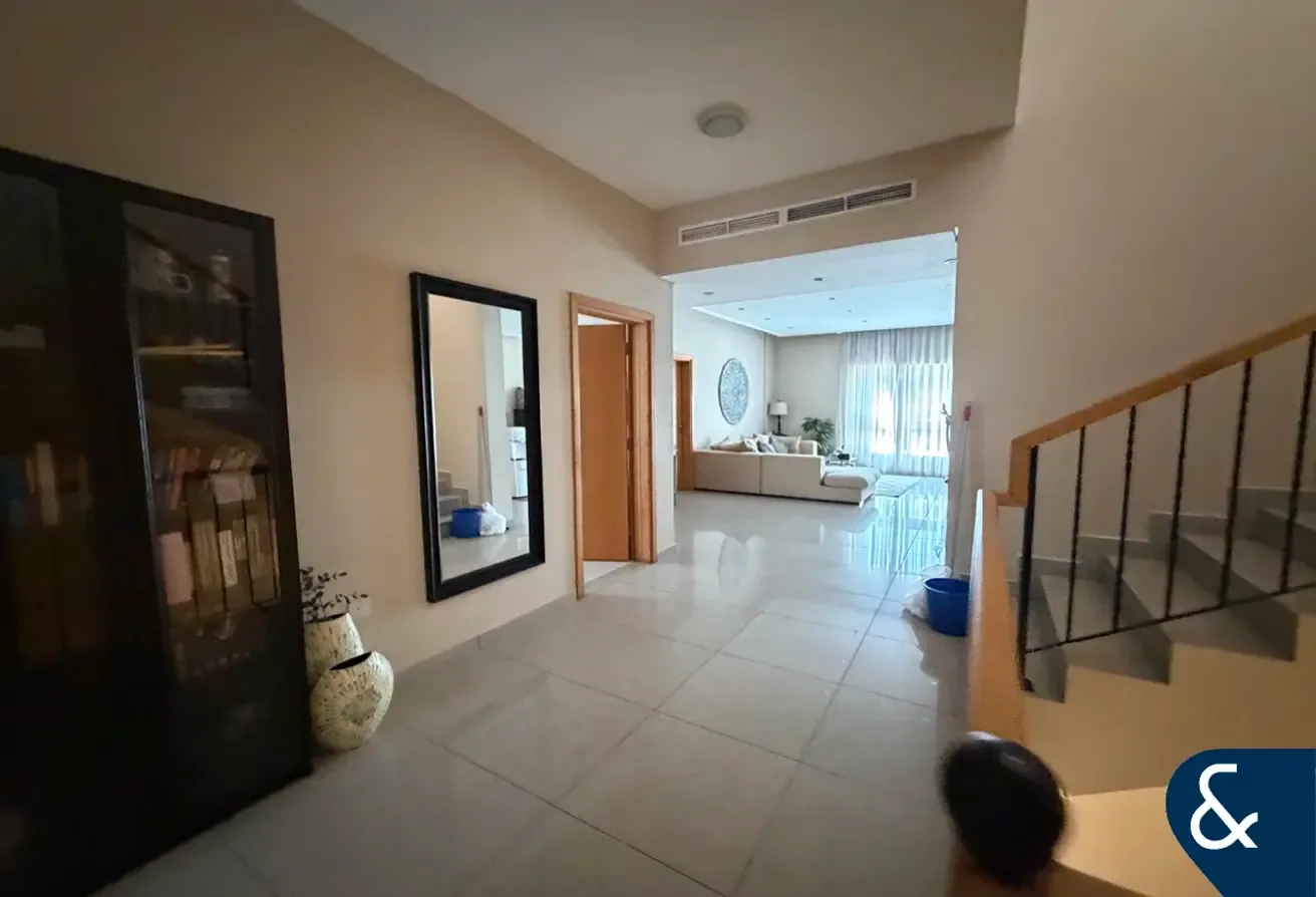 Spacious | 5 Beds + Pool | In Quite Courtyard