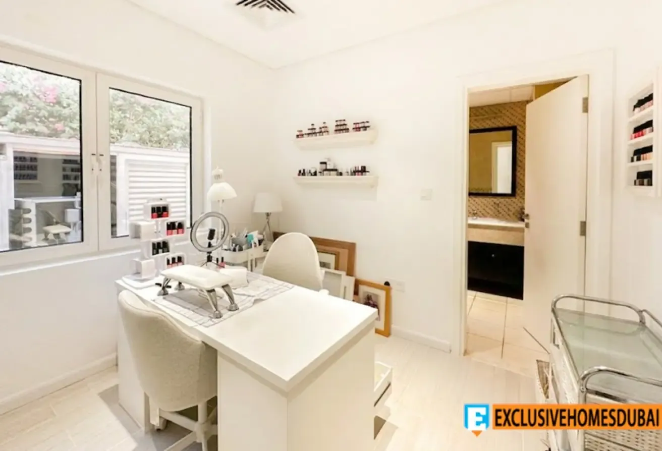 Upgraded | Elegant | 5 beds | New Pool | Must See!