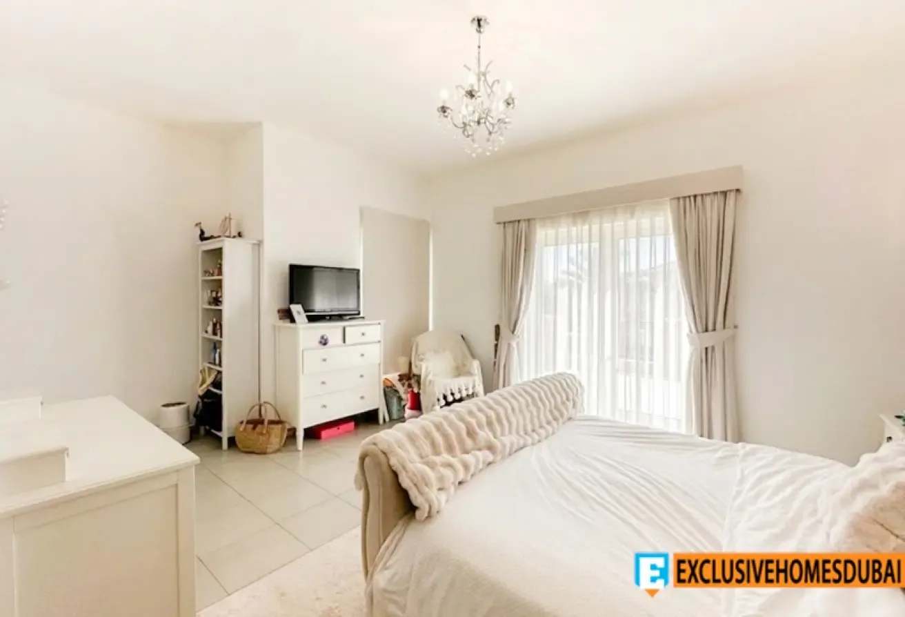 Upgraded | Elegant | 5 beds | New Pool | Must See!