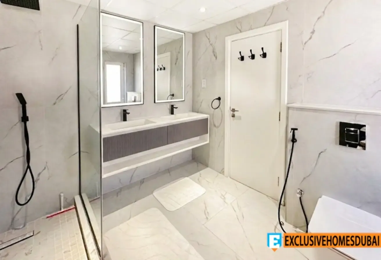 Upgraded | Elegant | 5 beds | New Pool | Must See!