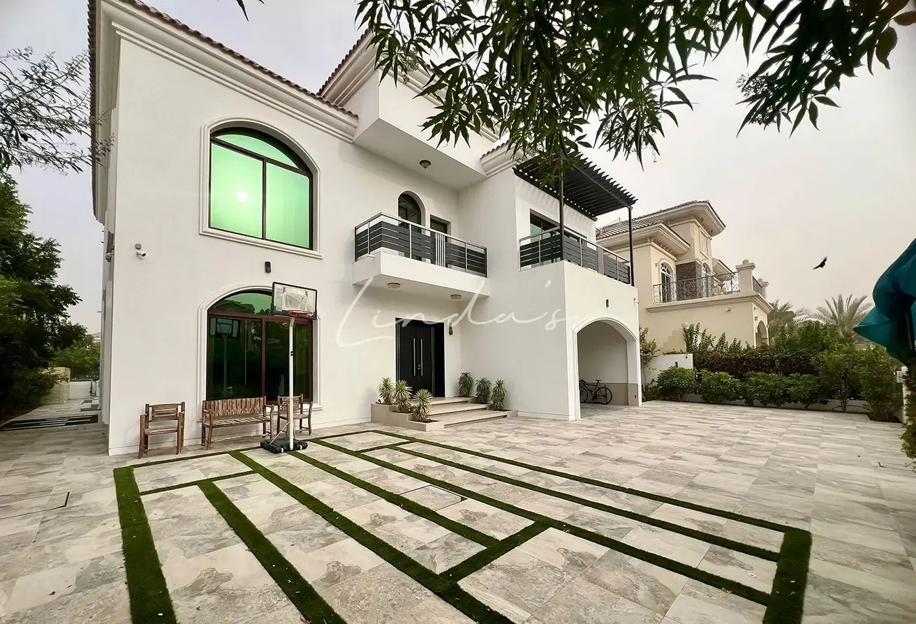 Prime location | Private Pool | Park View