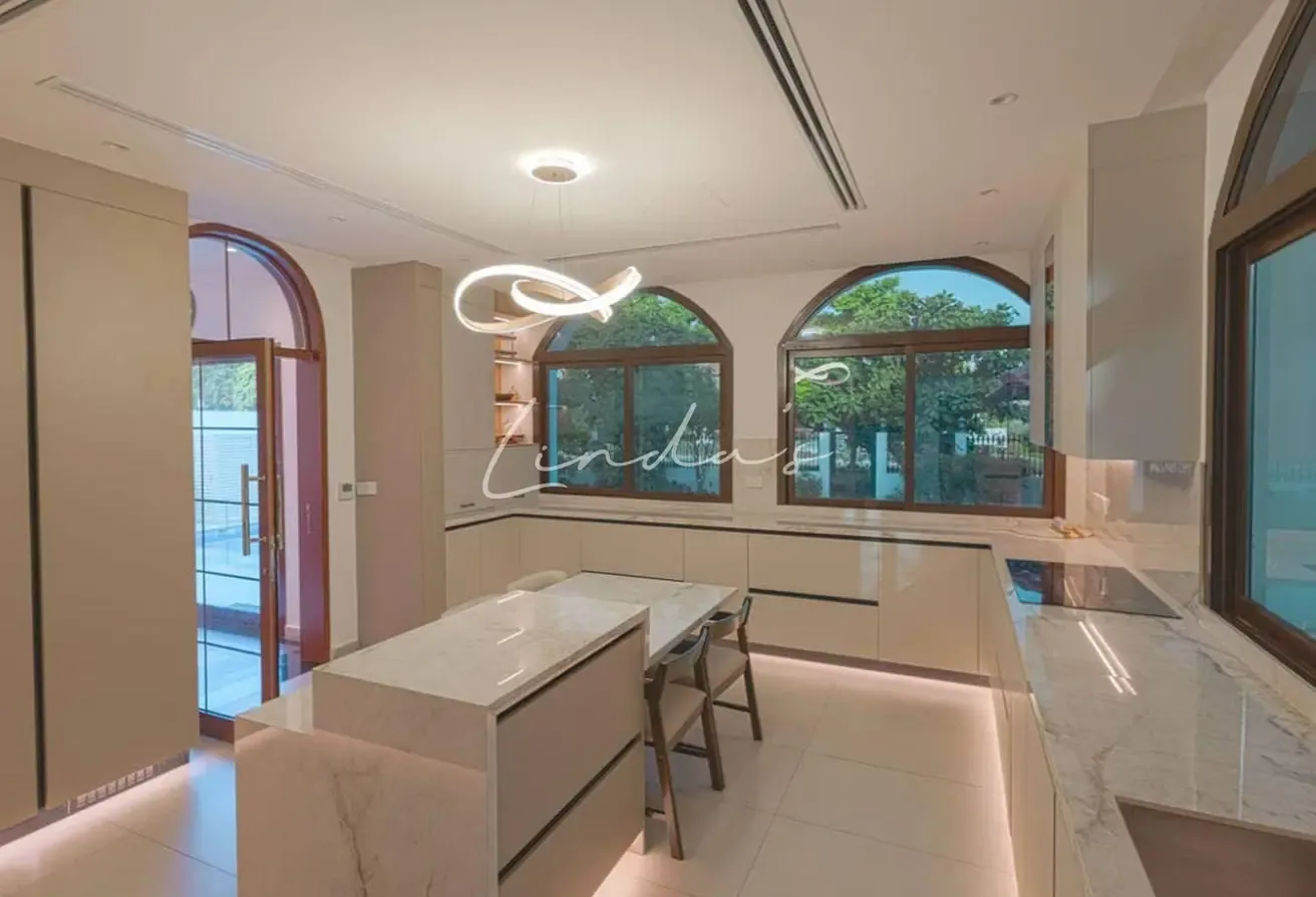 Prime location | Private Pool | Park View