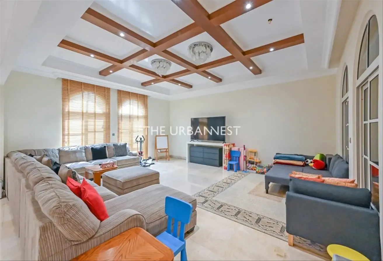 Beautiful 7 Bedroom | with Pool | Great Location