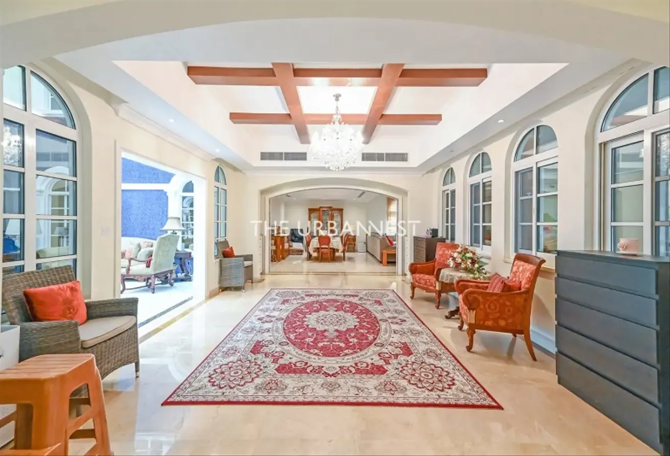 Beautiful 7 Bedroom | with Pool | Great Location