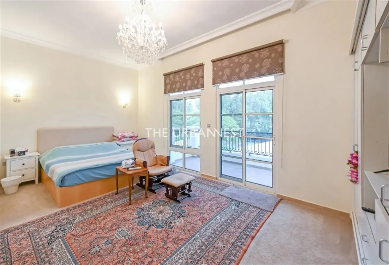 Beautiful 7 Bedroom | with Pool | Great Location