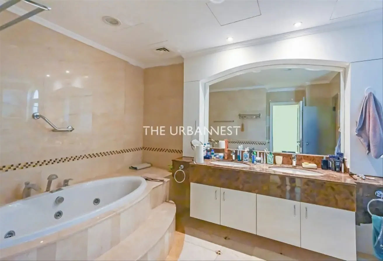 Beautiful 7 Bedroom | with Pool | Great Location