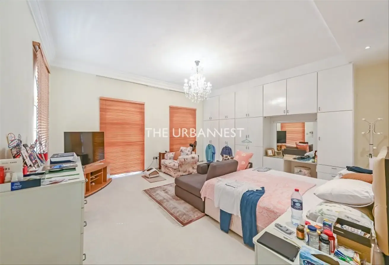 Beautiful 7 Bedroom | with Pool | Great Location