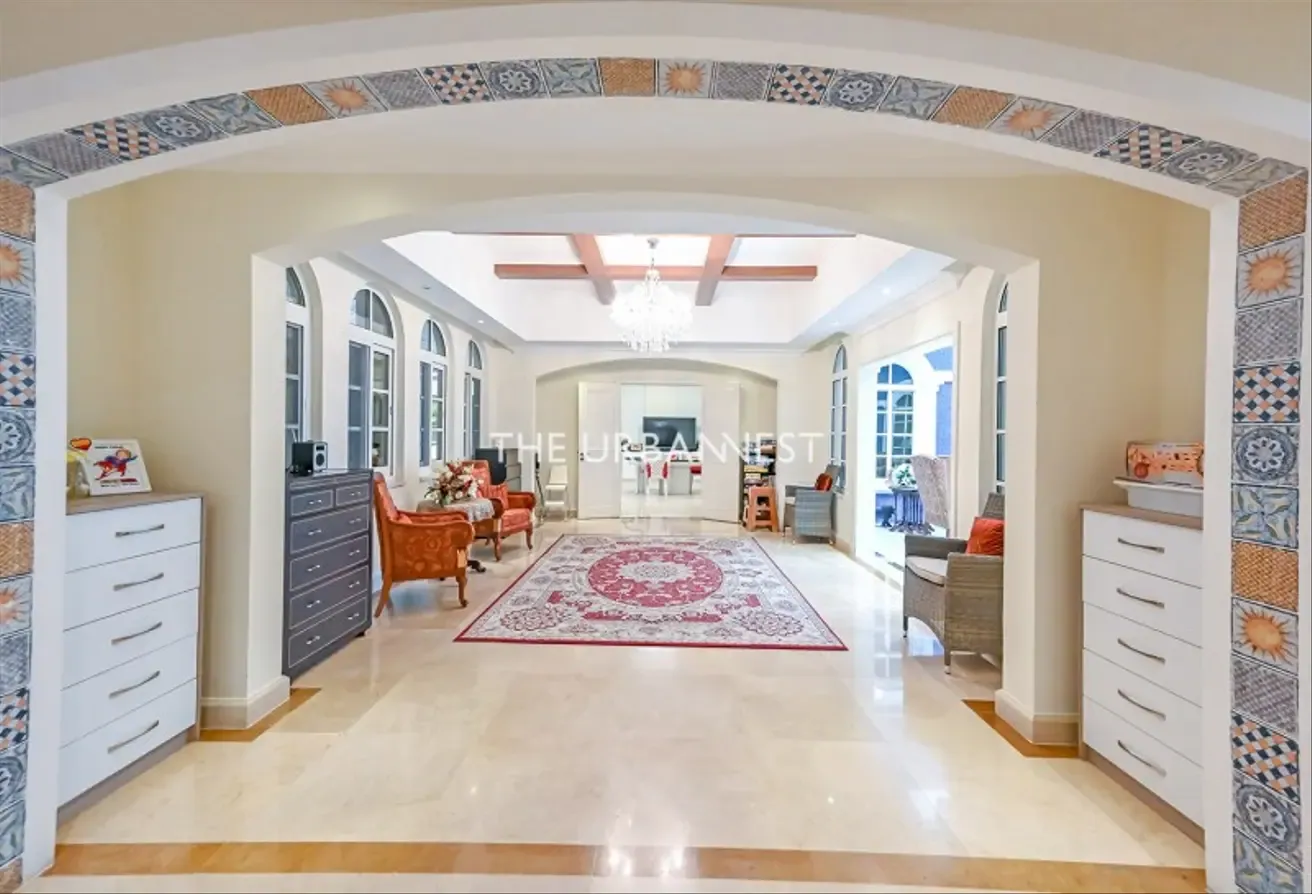 Beautiful 7 Bedroom | with Pool | Great Location