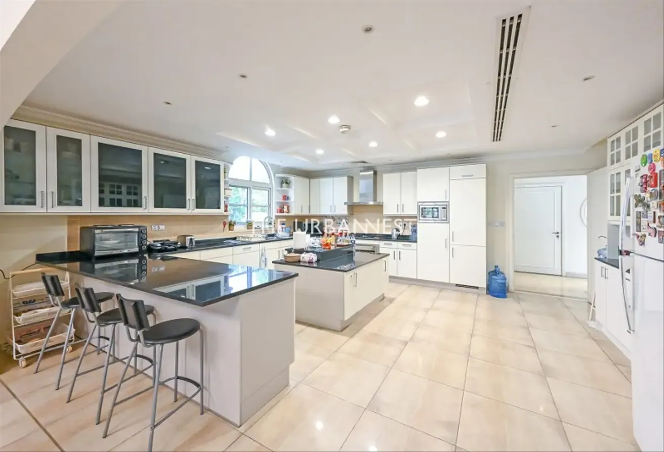 Beautiful 7 Bedroom | with Pool | Great Location