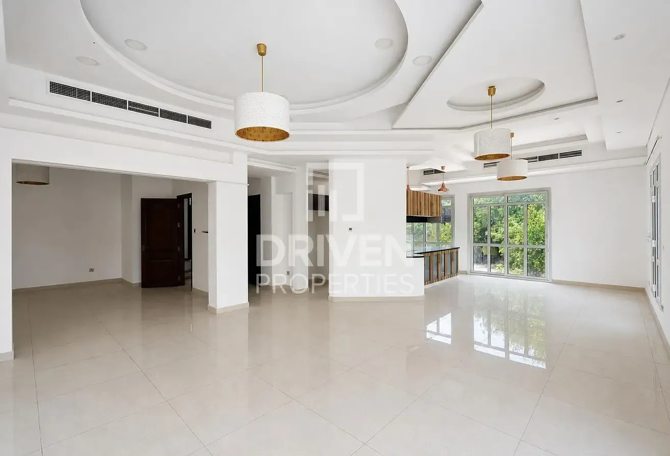 Vacant | Custom Built | Private Pool | Near Exit