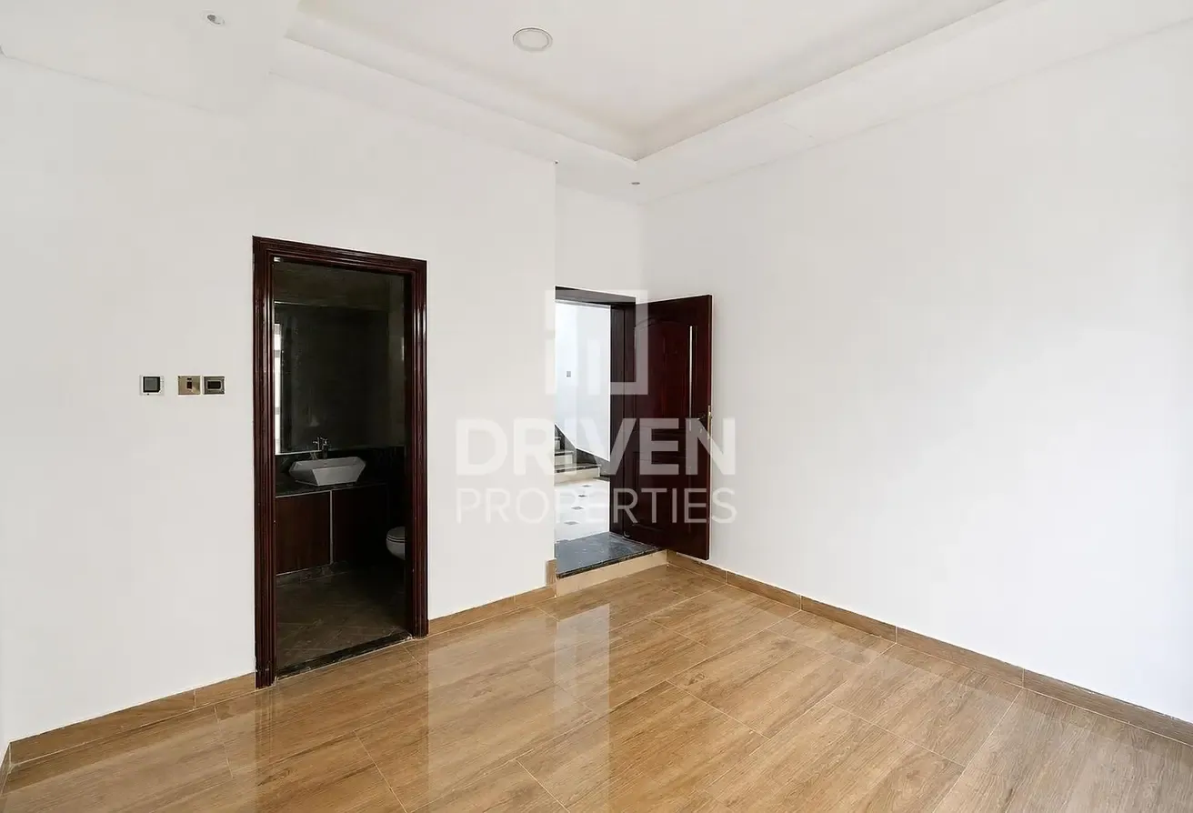 Vacant | Custom Built | Private Pool | Near Exit