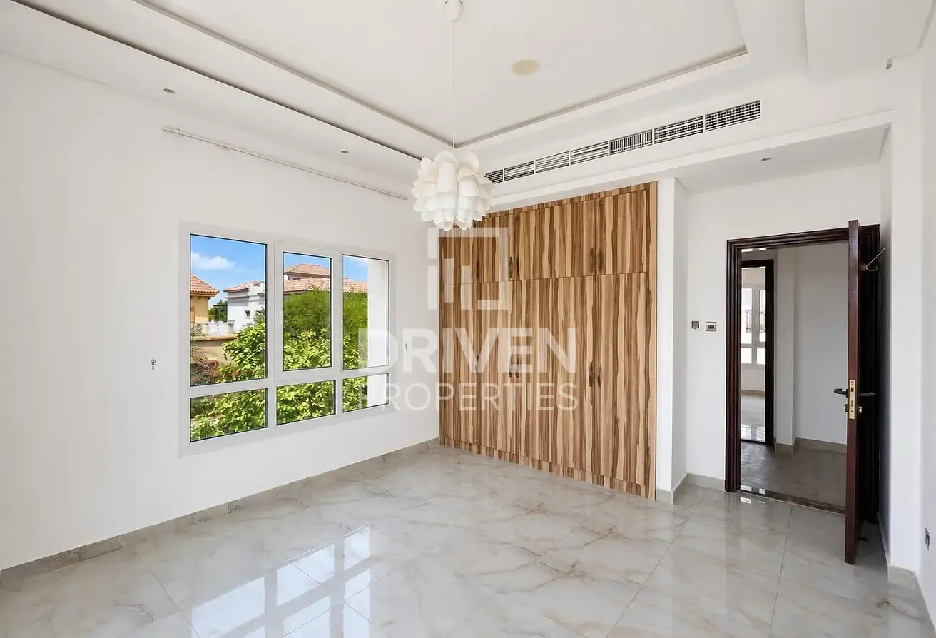 Vacant | Custom Built | Private Pool | Near Exit