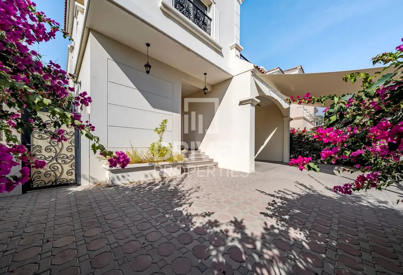 Spacious Villa | Prime Location | Community View