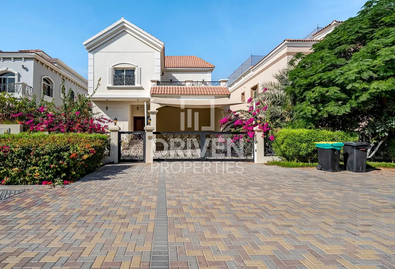 Spacious Villa | Prime Location | Community View