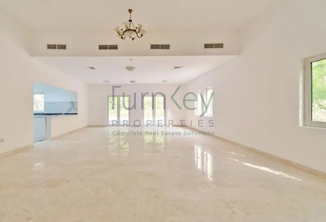 Huge Plot | Vacant | Ready to Move | 5 Bed+Pool |