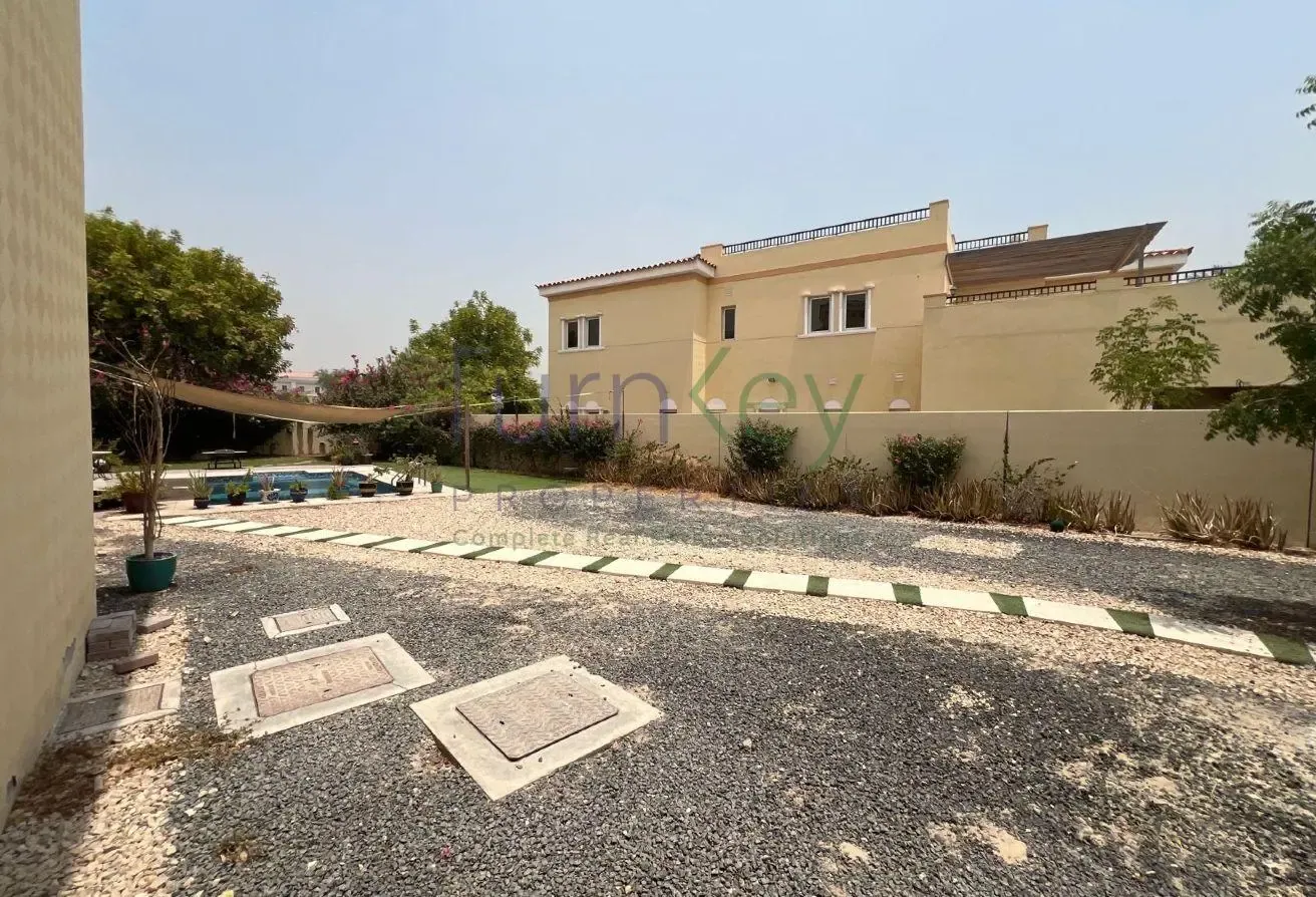 Huge Plot | Vacant | Ready to Move | 5 Bed+Pool |