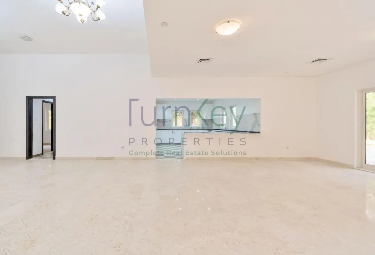 Huge Plot | Vacant | Ready to Move | 5 Bed+Pool |