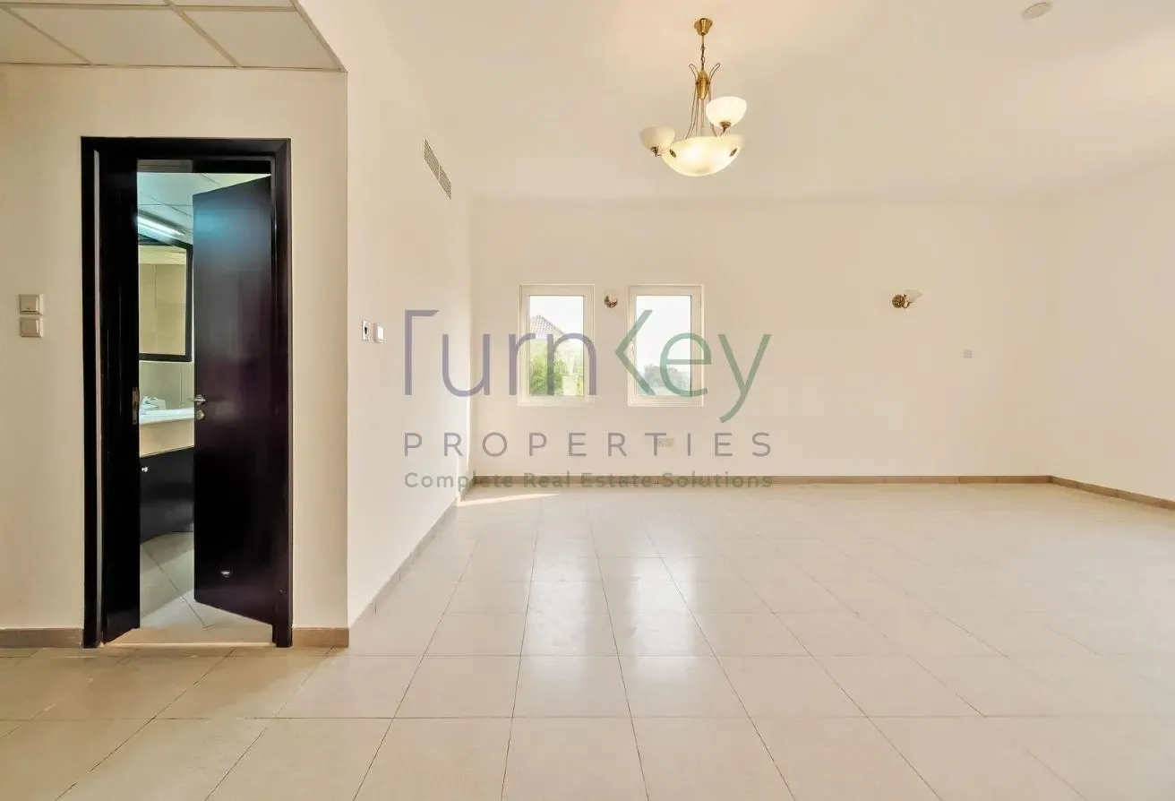 Huge Plot | Vacant | Ready to Move | 5 Bed+Pool |
