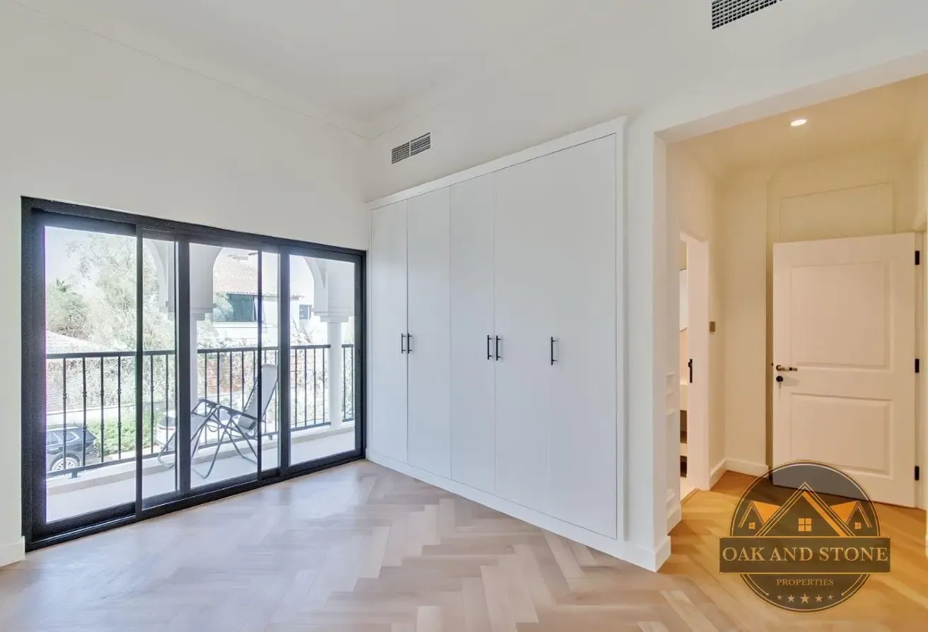 Renovated E1 | 4 bed+Study+Maids Room | Exclusive