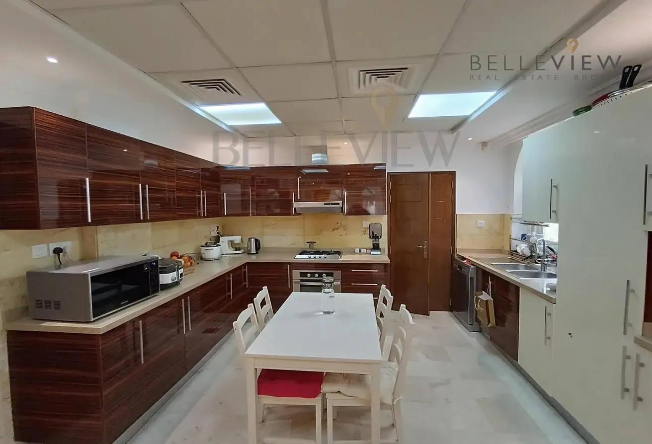Fully Furnished |Private Swimming Pool|4Beds