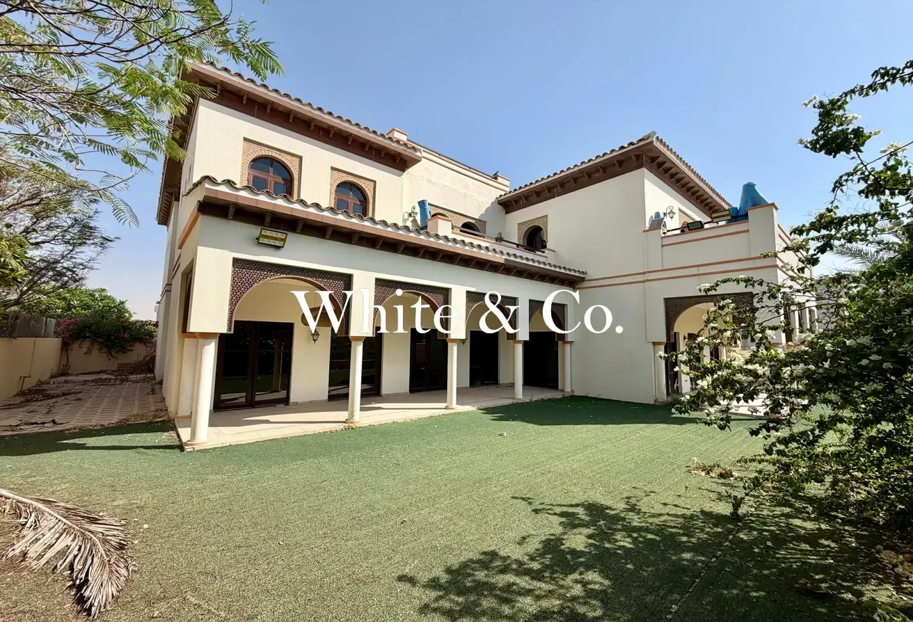 Granada Villa | Vacant | Great Renovation