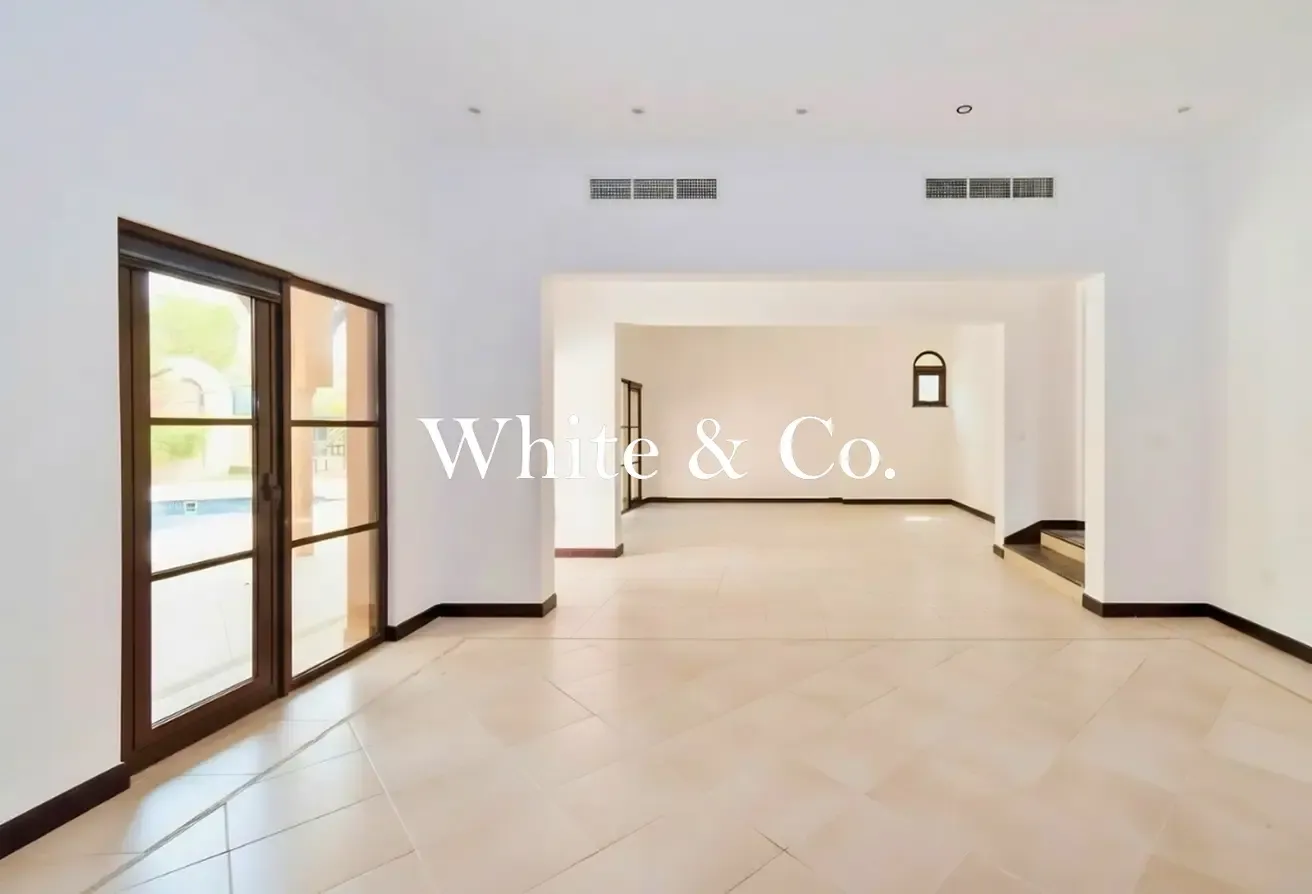 Granada Villa | Vacant | Great Renovation