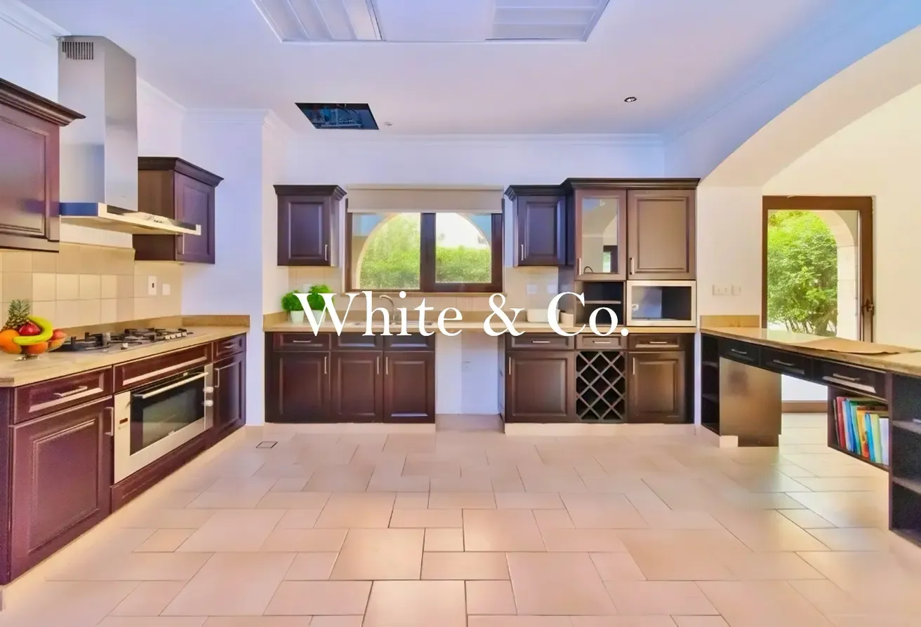 Granada Villa | Vacant | Great Renovation